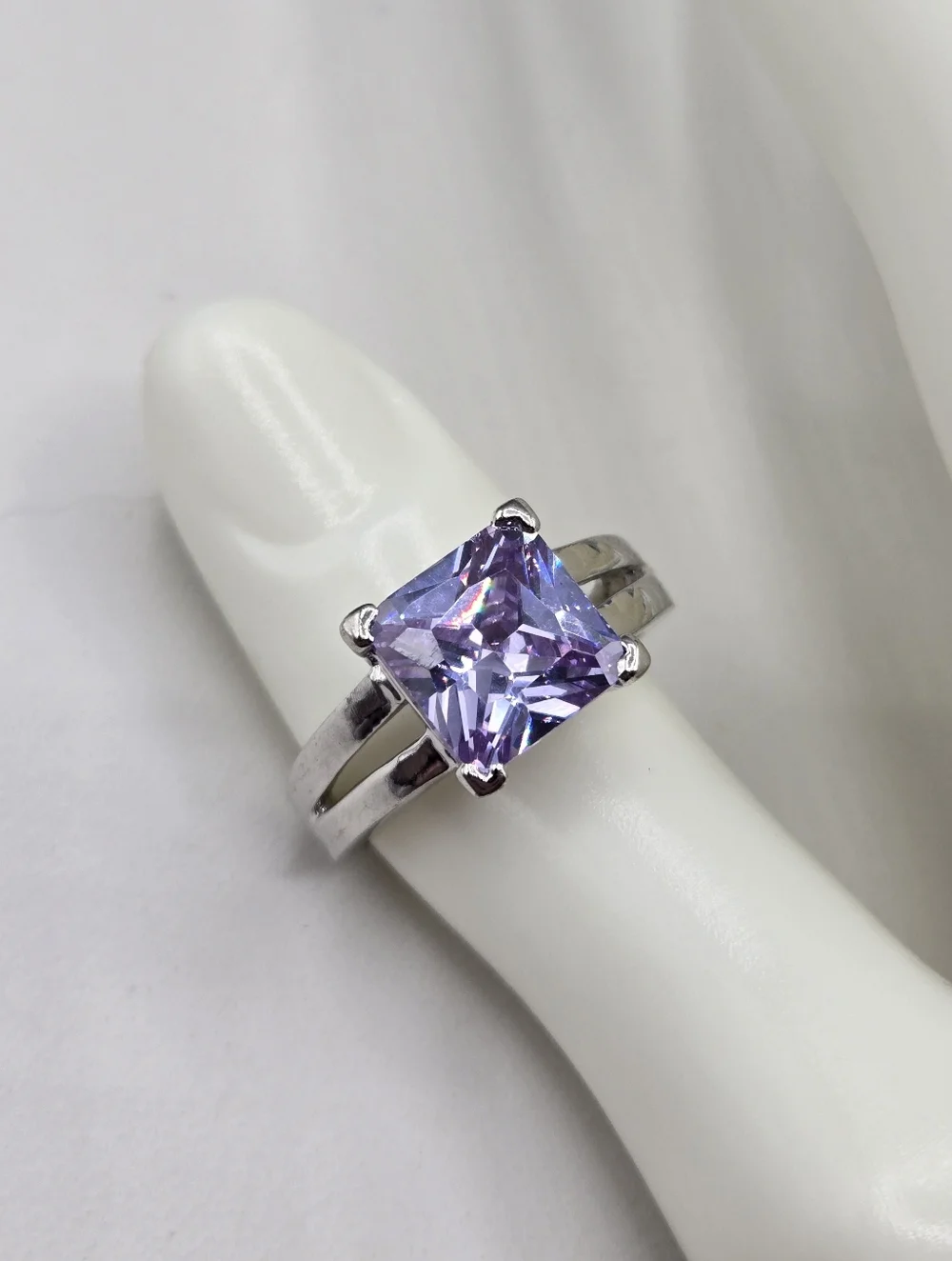 Swarovski Crystal Elements Silver Ring Light Purple Amethyst Size 8.75 Prom - Picture 1 of 5